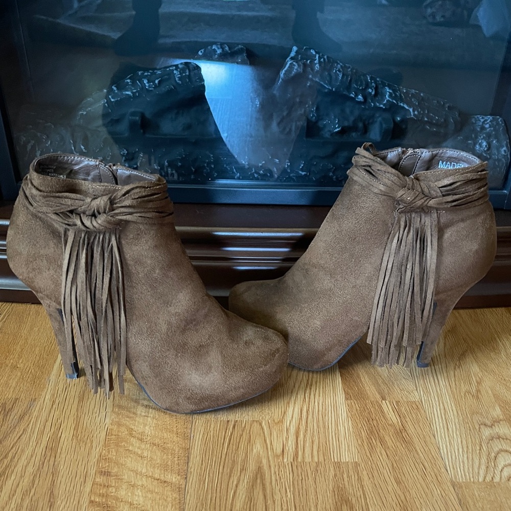 Beautiful Brown Platform Ankle Boots with Tassels - Picture 2 of 5